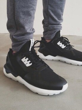 「adidas（アディダス）のアイテム（スニーカー、ブラック系）」を使った、ビントロさん（メンズ・176cm）の秋コーディネート