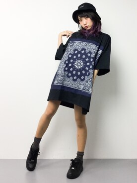 ZOZOTOWN｜椎名成美使用「unrelaxing（ビッグシルエットドロップショルダーバンダナドッキングTシャツ）」的時尚穿搭