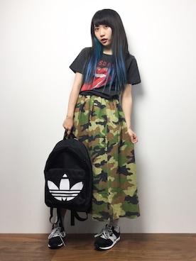 「アイテム（Tシャツ/カットソー、ブラック系）」を使った、椎名成美さん（レディース・160cm）の春コーディネート