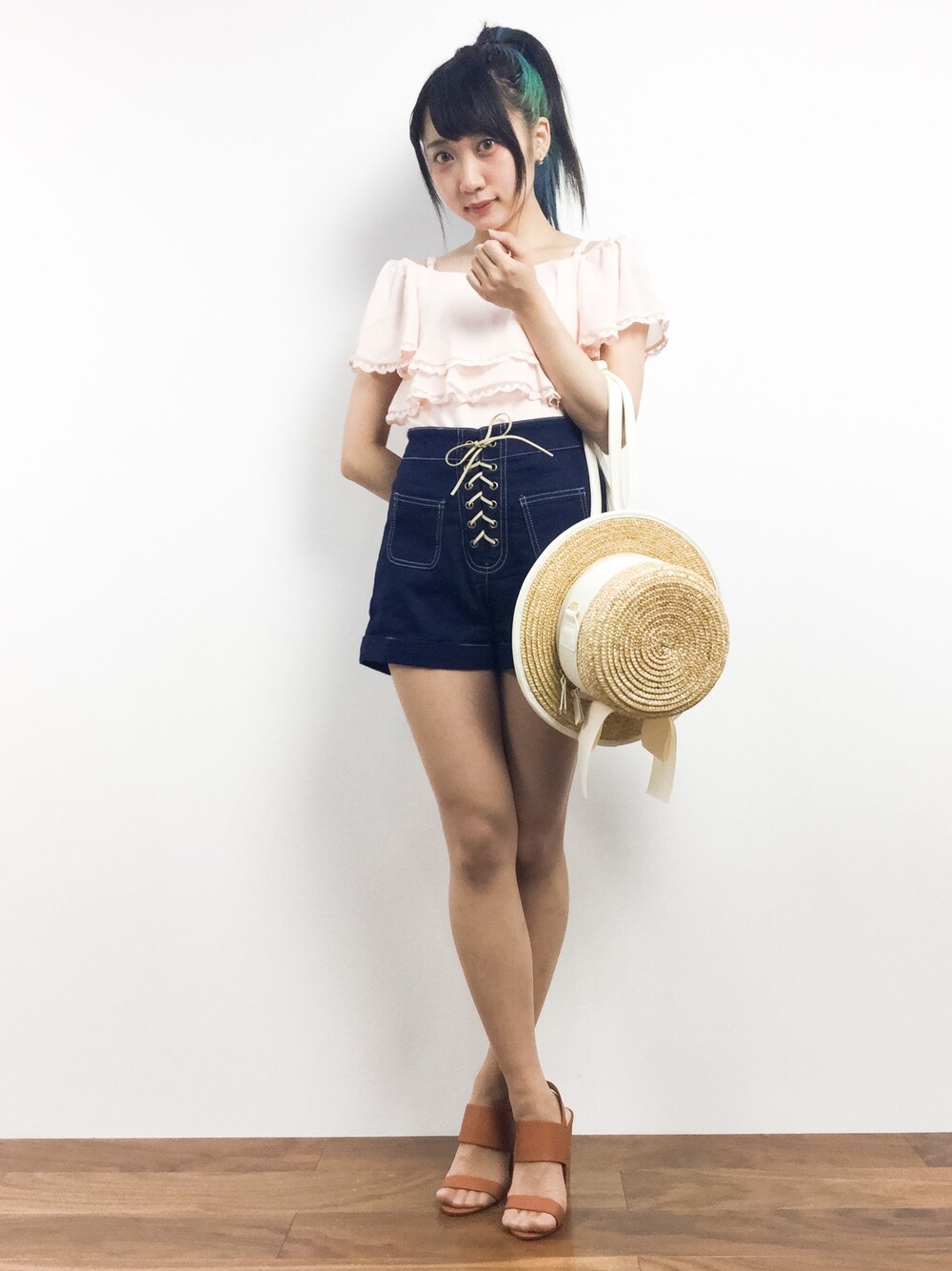 店員椎名成美 Titty Co 的t恤搭配 Wear