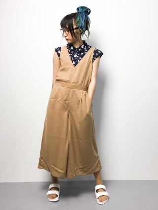 椎名成美使用「yuni（tree　print　フレンチスリーブシャツ）」的時尚穿搭