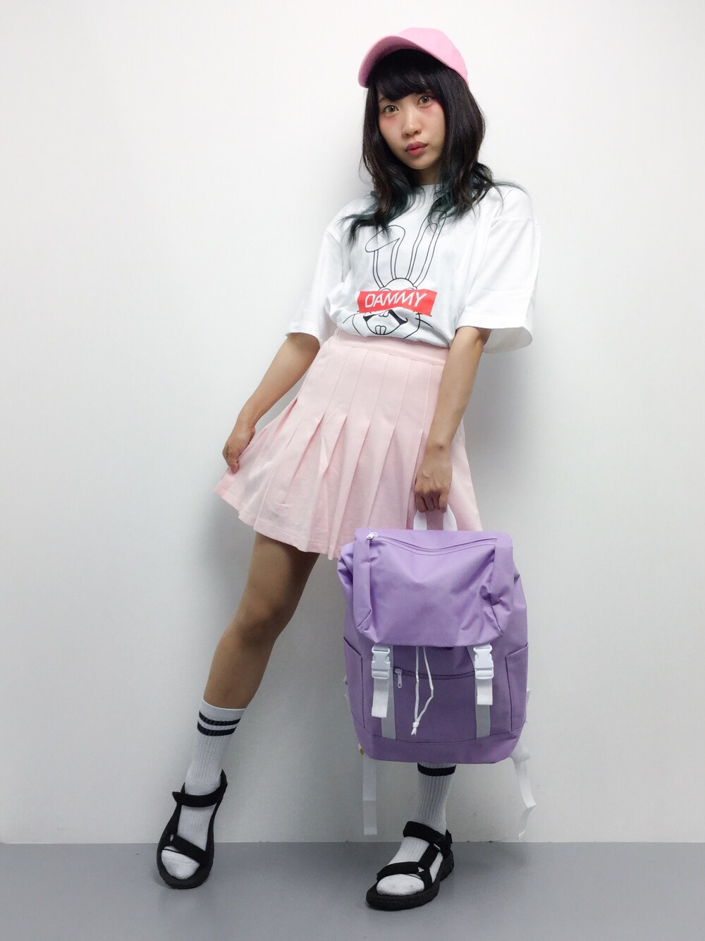 椎名成美さんの「DAMMY/プリントTシャツ（DAMMY）」を使ったコーディネート