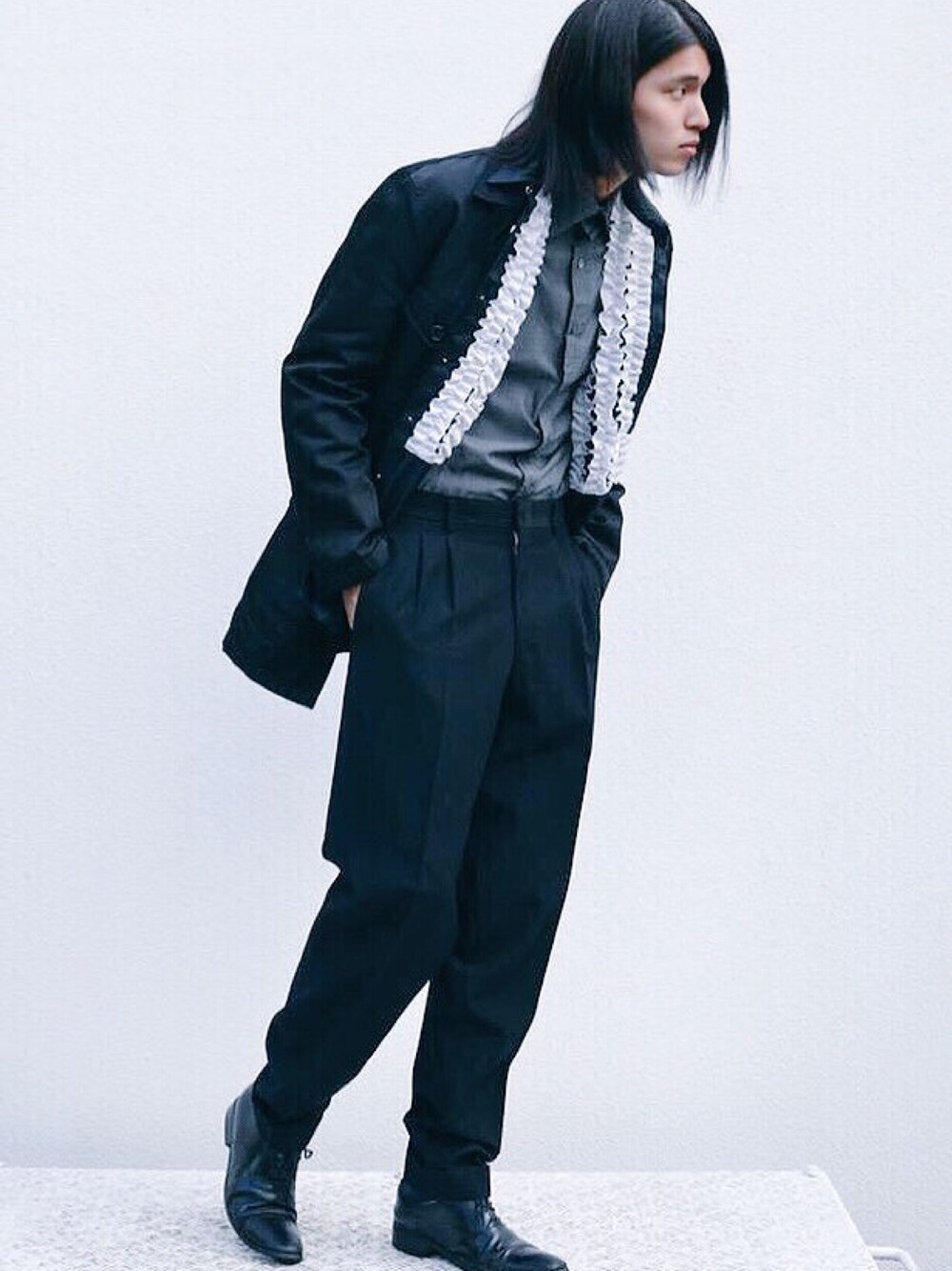 「TOKYO、NAKAI、ヨウジヤマモト、グッチ、コムデギャルソン、fashion」｜「GUCCIのアイテム（シャツ/ブラウス、グレー系）」を使った、SAIさん（メンズ・179cm）の秋コーディネートの1枚目の写真