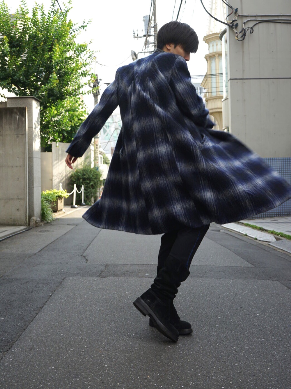 「東京、原宿、渋谷、セレクトショップ、KONYA、2016-17AW、日本ブランド」｜「KONYAのアイテム（ダウンジャケット/コート、ブルー系）」を使った、SAIさん（メンズ・179cm）の夏コーディネートの1枚目の写真