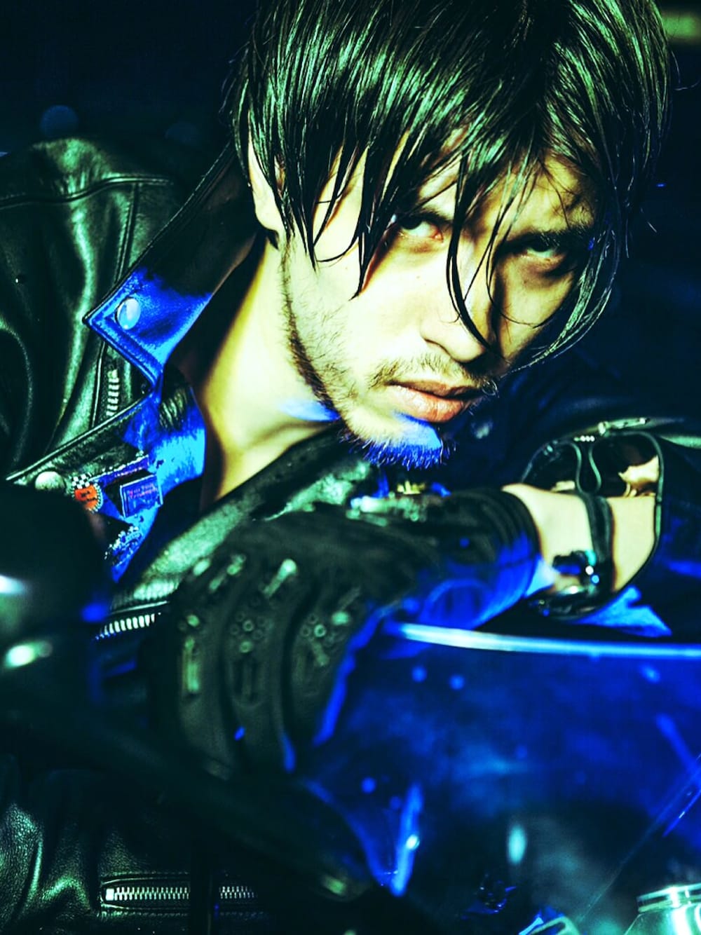 「東京、撮影、バイク、夜、渋い、レザー、ライダース」｜「Lewis Leathersのアイテム（ライダースジャケット、ブラック系）」を使った、SAIさん（メンズ・179cm）の夏コーディネートの1枚目の写真