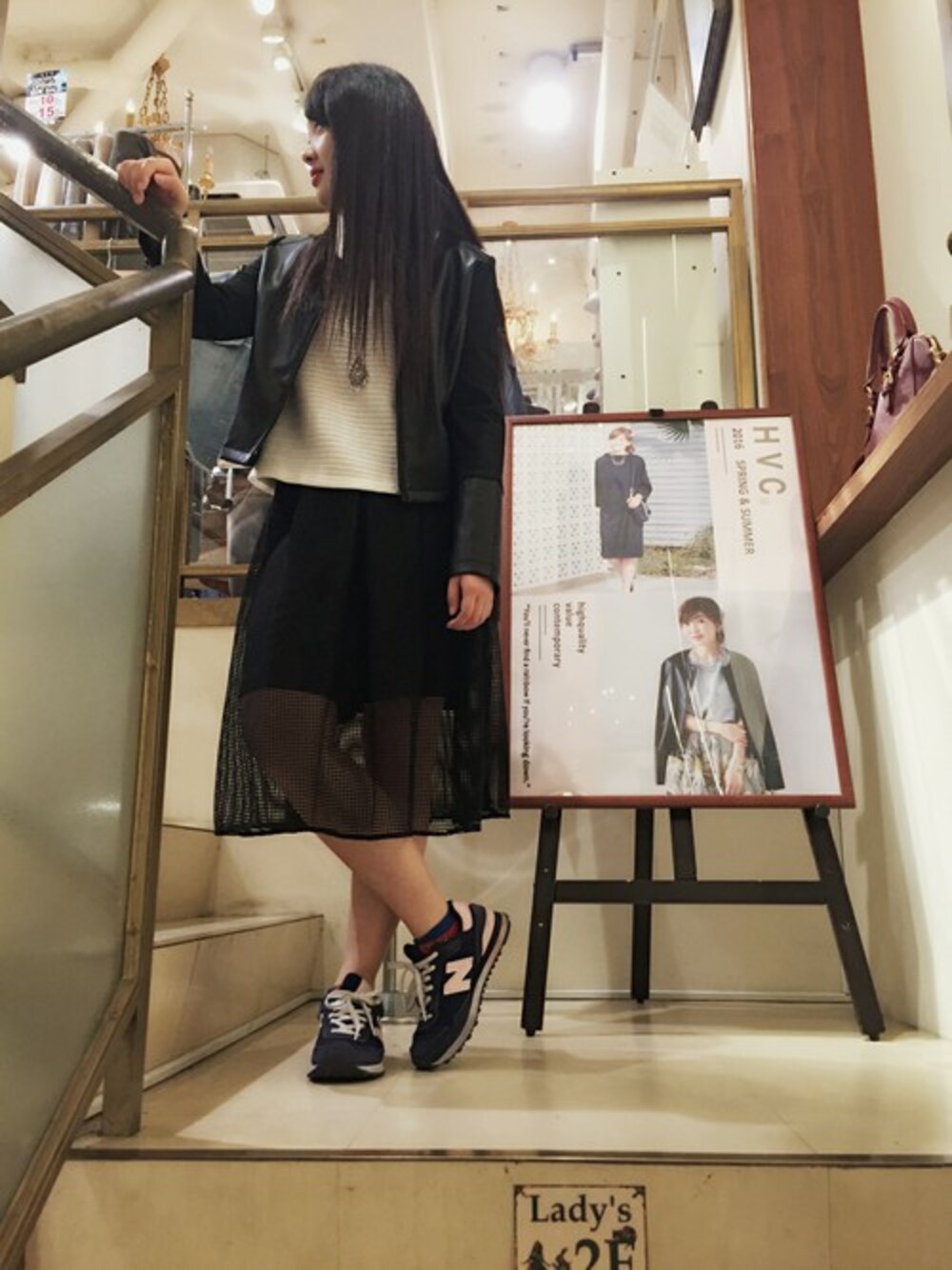 「hvc femmeのMARBLE WALTZ / 合皮×カットブルゾン			（ブルゾン、ブラック系）」を使った、HVC武蔵小山店さん（レディース・158cm）の春コーディネートの1枚目の写真
