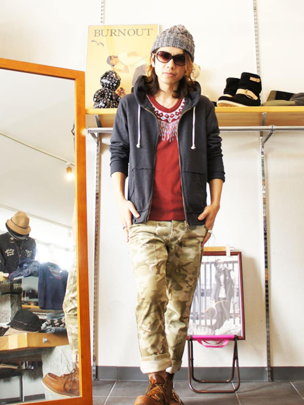 「クロップドパンツ」｜「BURNOUTのBURNOUT クロップドパンツ（その他パンツ、ベージュ系）」を使った、MOREGAUCHE2KAZUYAさん（メンズ・169cm）の春コーディネートの1枚目の写真