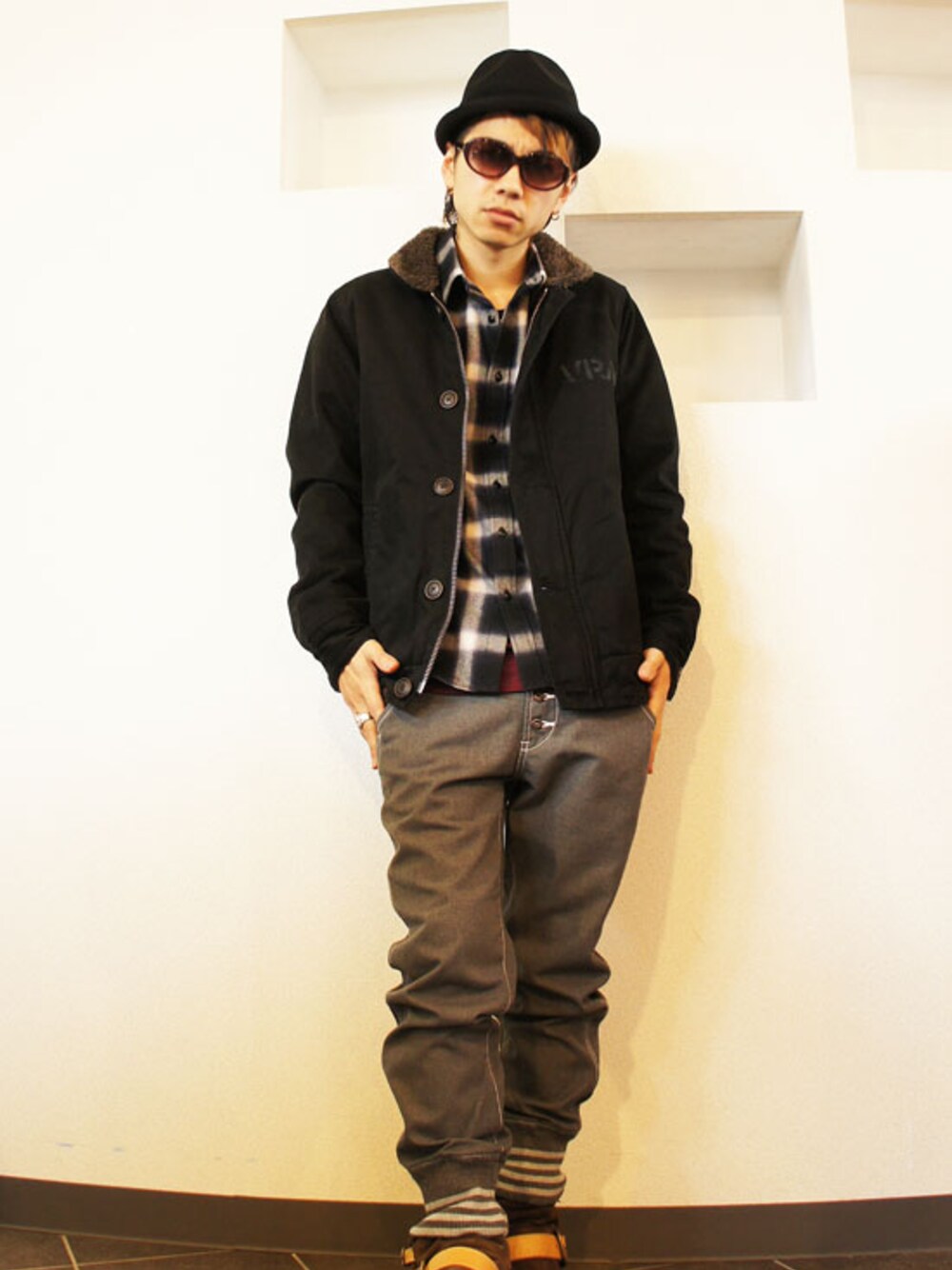 「ロック、VIRGO、カジュアルコーデ、Burnout、30代、crimie 、ロックテイスト」｜「VIRGOwearworksの 【VIRGO(ヴァルゴ)】 VRA N-1 JKT（ミリタリージャケット、ブラック系）」を使った、MOREGAUCHE2KAZUYAさん（メンズ・169cm）の冬コーディネートの1枚目の写真