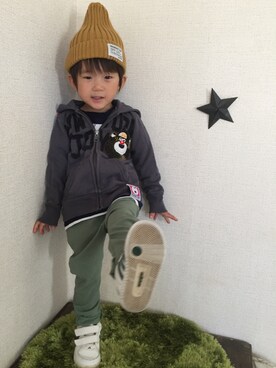 「アイテム（ラッピングキット、レッド系）」を使った、JINさん（キッズ・80cm）の秋コーディネート