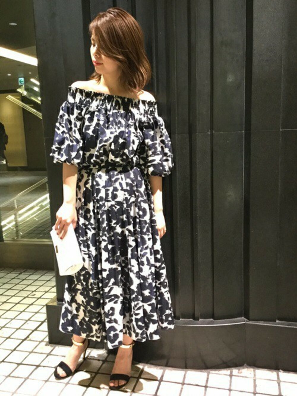 「ブラウス、セットアップ、シンプル、フラワー、夏、花柄、モノトーン、ロングスカート、オフショル、オフショルダー」｜「Nobleのタイプライターフラワープリントギャザーブラウス◆（シャツ/ブラウス、その他）」を使った、yuriさん（レディース・156cm）の春コーディネートの1枚目の写真