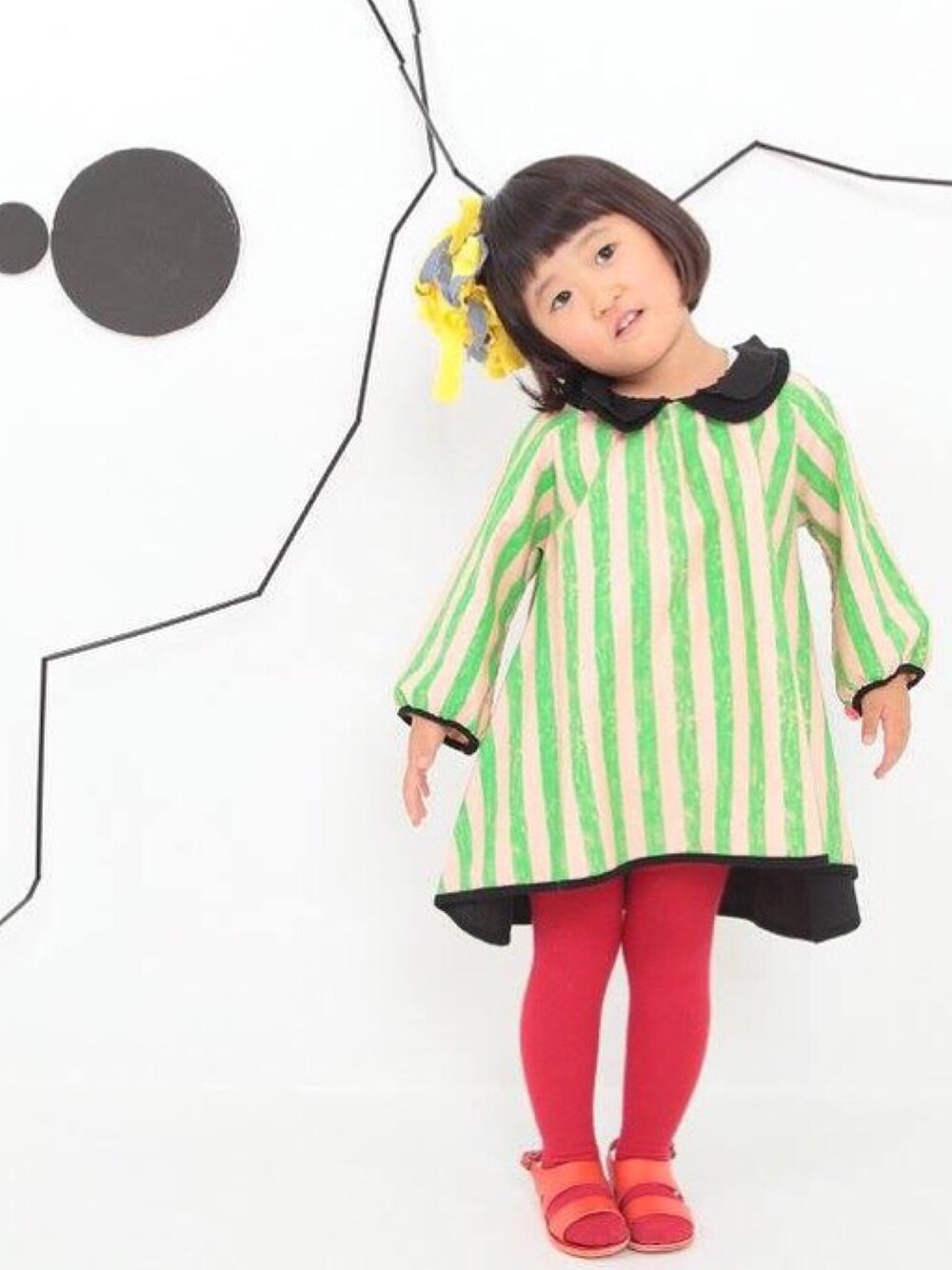 「3歳、スタジオ撮影、こけし部、コケシ顔、ワンピース、おかっぱ、パッツン前髪」｜「no brandのアイテム（ワンピース、グリーン系）」を使った、さーにゃさん（キッズ・90cm）の冬コーディネートの1枚目の写真