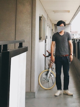 「アイテム（ボディバッグ/ウエストポーチ、ブルー系）」を使った、デニメガネさん（メンズ・169cm）の夏コーディネート