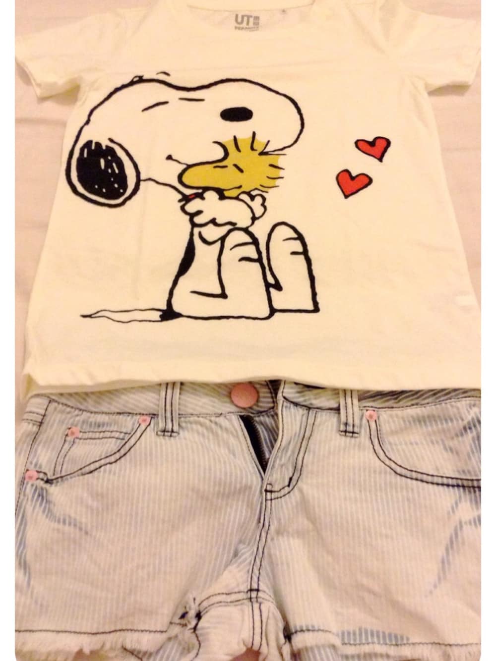 「ショーパン、スヌーピー」｜「UNIQLOのスヌーピーTシャツ（Tシャツ/カットソー、ホワイト系）」を使った、YÜiさん（レディース・164cm）の春コーディネートの1枚目の写真