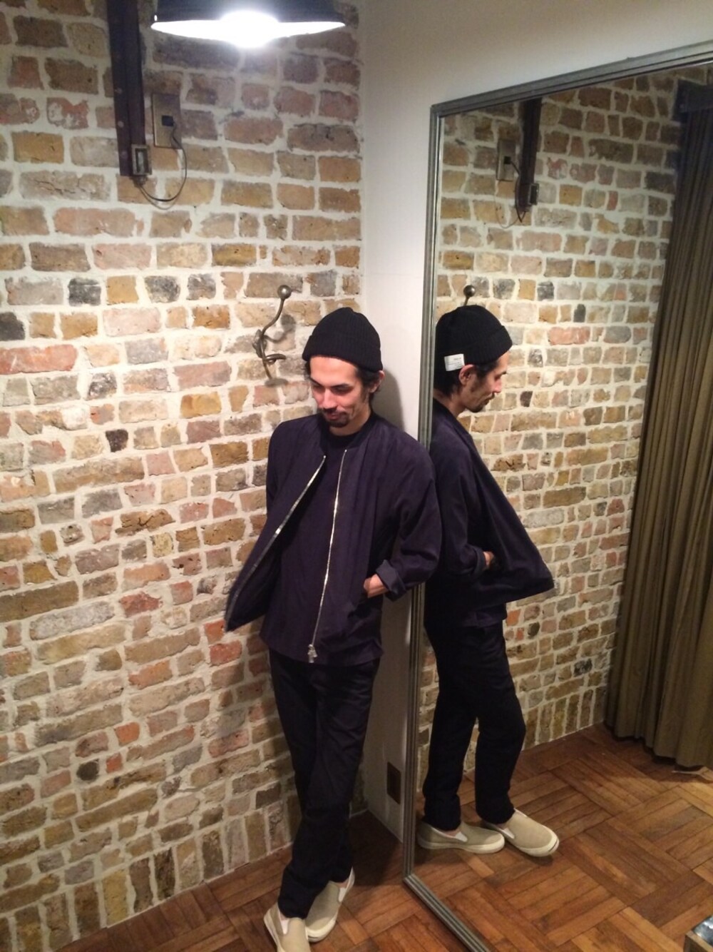 「アダムエロペ(ADAM ET ROPE')、アダムエロペ、フェイクレザー、ネイビー」｜「Adam et Rope A・E・Rのアイテム（ブルゾン、ブルー系）」を使った、HOSOさん（メンズ・175cm）の冬コーディネートの1枚目の写真