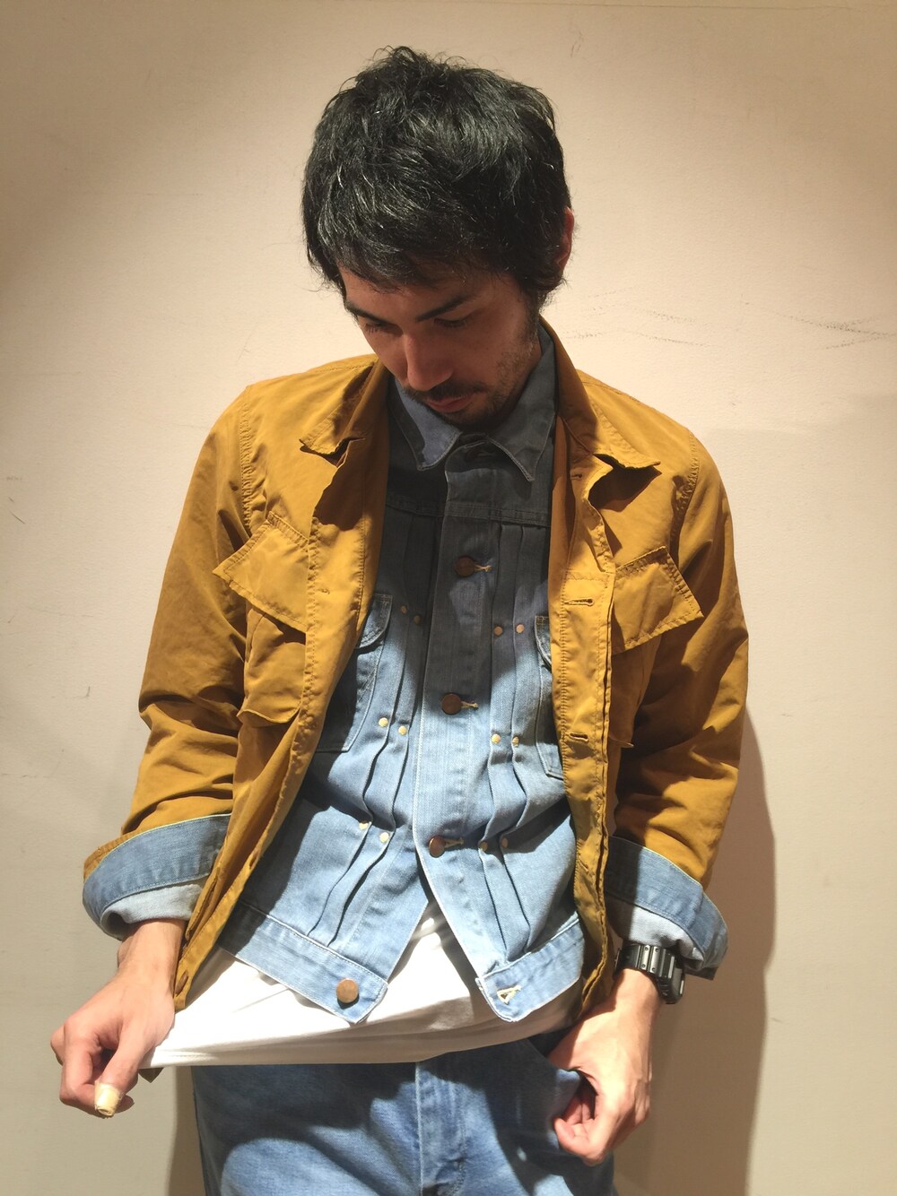 「アダムエロペ、アダムエロぺ ルミネ店、デニム、ジージャンレイヤード、ジージャン、ロールアップ、春、ラングラー、Wrangler」｜「Wranglerのアイテム（デニムジャケット、ブルー系）」を使った、HOSOさん（メンズ・175cm）の春コーディネートの1枚目の写真