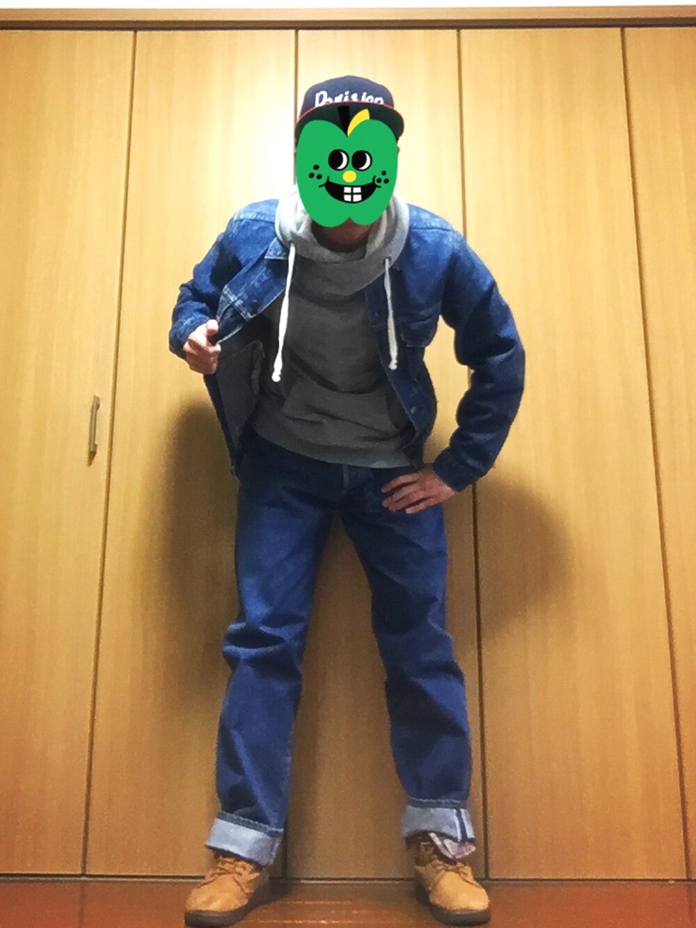 「リーバイス、Levi's、LEVI'S VINTAGE CLOTHING、VANS、back number、MAISON KITSUNE、キャップ、デニムパンツ、デニムパンツ 大きめ、デニムジャケット」｜「BACK NUMBERのアイテム（パーカー、グレー系）」を使った、せっちゃんさん（メンズ・176cm）の秋コーディネートの1枚目の写真