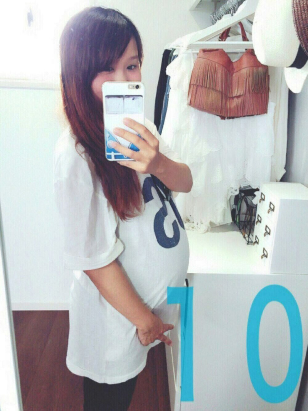 ホワイト系のTシャツ/カットソー、その他のその他を着用したレディースの夏コーディネートの1枚目の写真