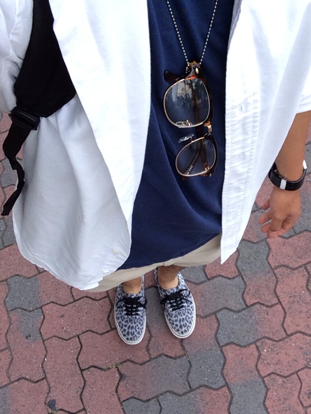 「VANS、白シャツ、チノパン、Diesel、ラルフローレン、ダテメガネ」｜「POLO RALPH LAURENの白シャツ（シャツ/ブラウス、ホワイト系）」を使った、ゆうきさん（メンズ・171cm）の春コーディネートの1枚目の写真
