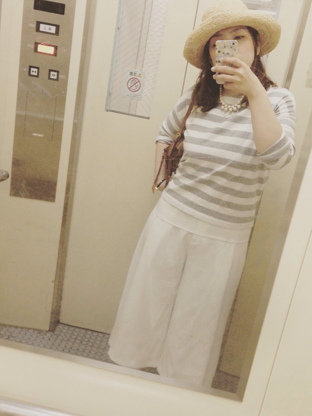 「ガウチョパンツ、ホワイト、むぎわら帽子、ぽっちゃり、ワントーンコーデ」｜「ZARAのアイテム（その他パンツ、ホワイト系）」を使った、memeさん（レディース・157cm）の春コーディネートの1枚目の写真