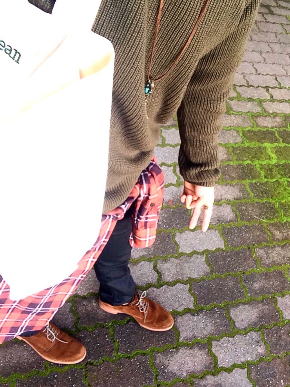 「ニット、フランネルシャツ、スキニーデニム、スエードシューズ、WEGO、L.L. Bean、L.L.Beanトート、GAP、regal」｜「L.L.Beanのアイテム（シャツ/ブラウス、レッド系）」を使った、うみんちゅさん（メンズ・168cm）の秋コーディネートの1枚目の写真