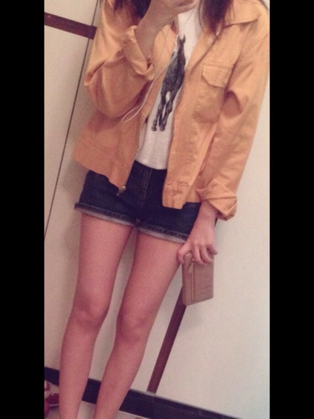 「yellow、denim」｜「PRADAのアイテム（財布、その他）」を使った、HYEさん（レディース・153cm）の夏コーディネートの1枚目の写真