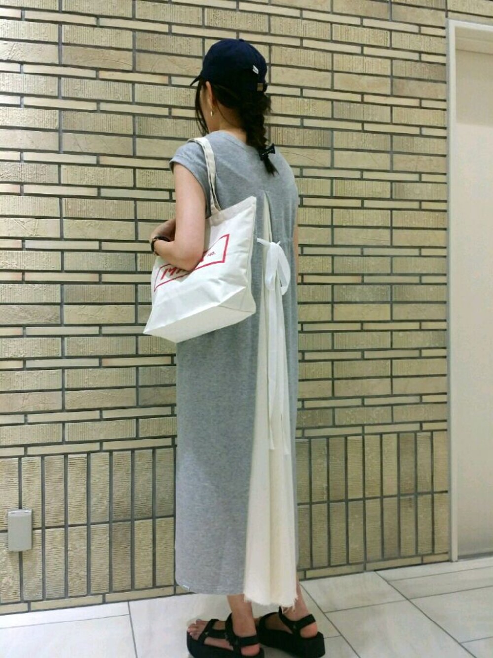 伊藤 有希さんの「SWEAT V-NECK DRESS（MILKFED.）」を使ったコーディネート