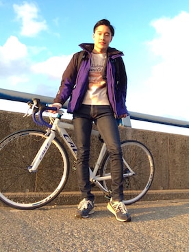 「アイテム（マウンテンパーカー、ブルー系）」を使った、Takumi  Moriokaさん（メンズ・172cm）の冬コーディネート