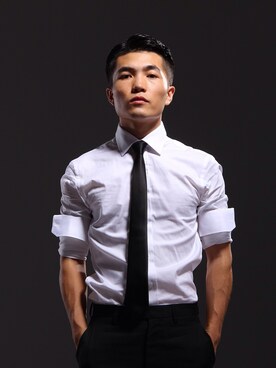 「UNIQLO（ユニクロ）のアイテム（シャツ/ブラウス、ホワイト系）」を使った、Editor Songさん（メンズ・171cm）の秋コーディネート