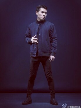 「TOMMY HILFIGER（トミーヒルフィガー）のアイテム（ナイロンジャケット、ブルー系）」を使った、Editor Songさん（メンズ・171cm）の冬コーディネート