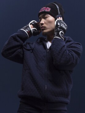 「TOMMY HILFIGER（トミーヒルフィガー）のアイテム（パーカー、ブルー系）」を使った、Editor Songさん（メンズ・171cm）の冬コーディネート