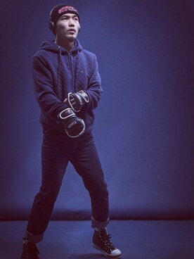 「CONVERSE（コンバース）のアイテム（その他シューズ、ブラック系）」を使った、Editor Songさん（メンズ・171cm）の冬コーディネート