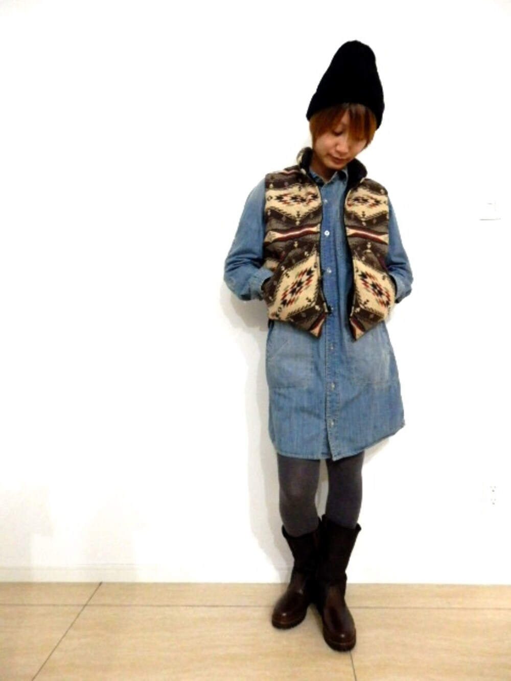 「ダウンベスト、ブルー、ニットキャップ」｜「Crescent Down WorksのCrescent Down Works×PENDLETONダウンベスト（ダウンベスト、ベージュ系）」を使った、Li【リチウム】さん（レディース・157cm）の秋コーディネートの1枚目の写真