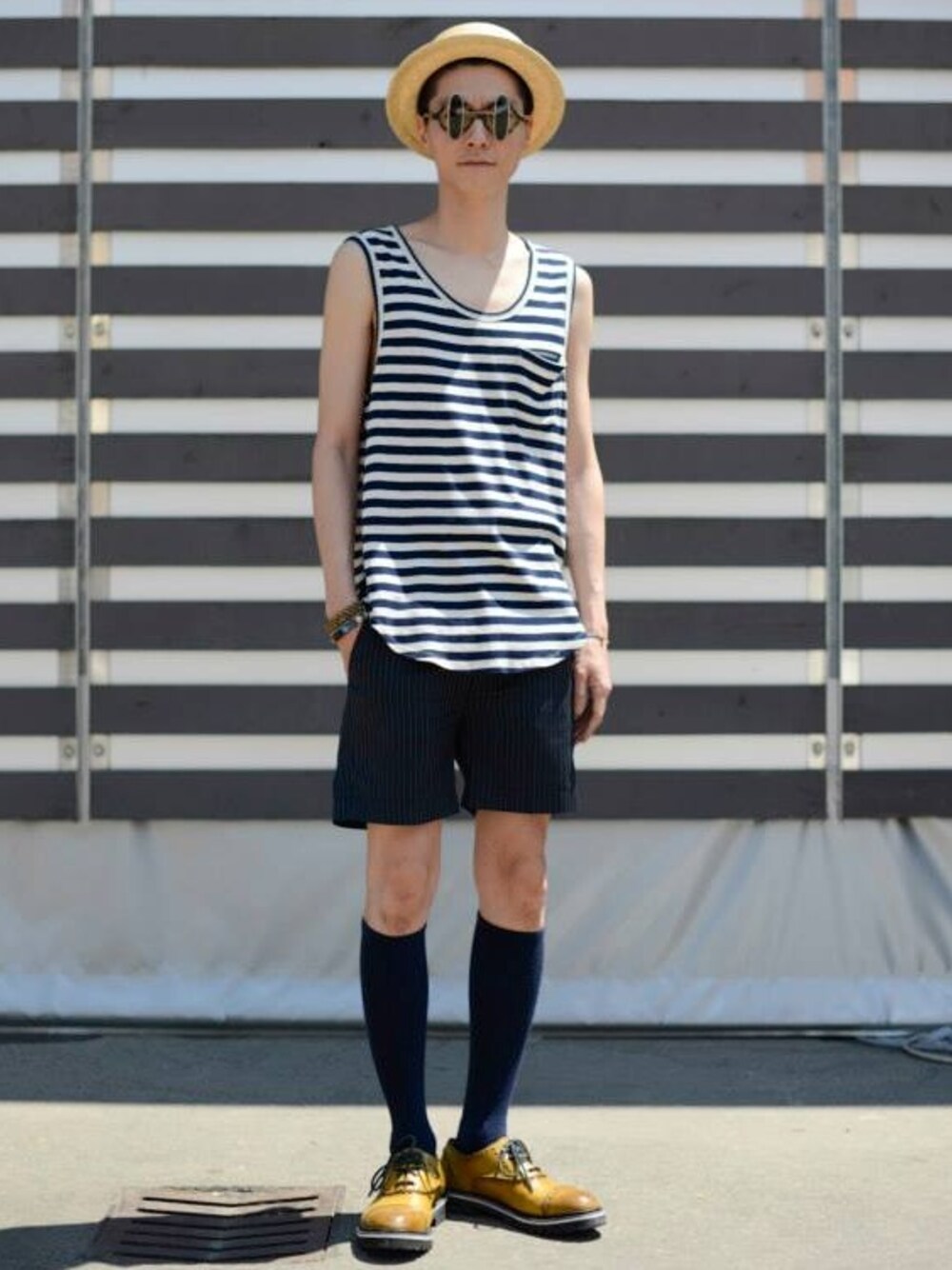 「Munsoo Kwon」｜「Easy Hatterのアイテム（ハット、ベージュ系）」を使った、Munsoo Kwonさん（メンズ・179cm）の夏コーディネートの1枚目の写真
