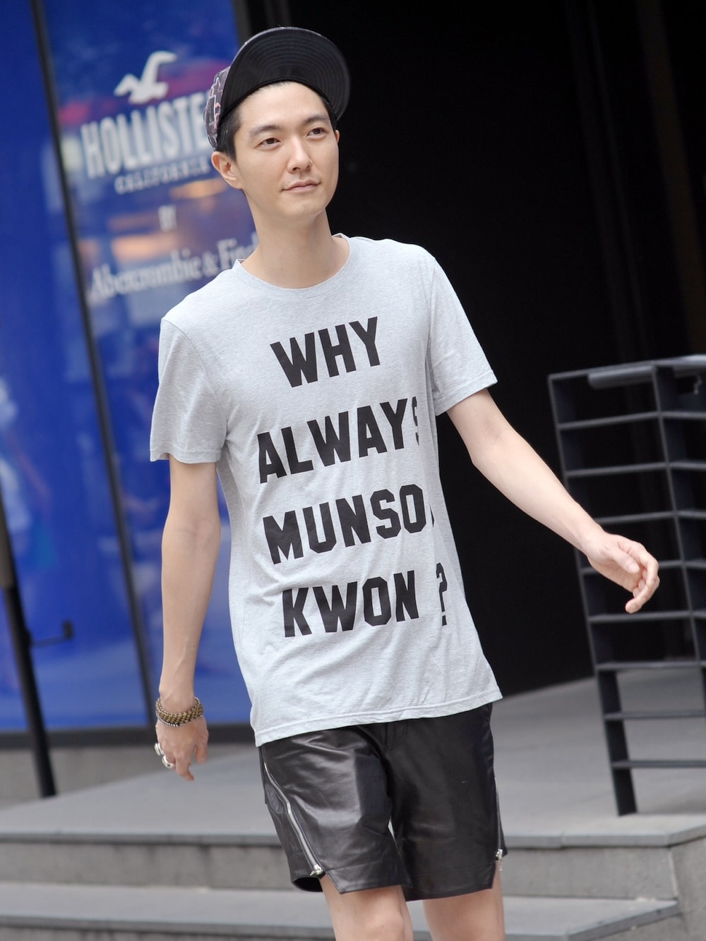 「Munsoo Kwon」｜「KENZOのアイテム（キャップ、ブラック系）」を使った、Munsoo Kwonさん（メンズ・179cm）の夏コーディネートの1枚目の写真