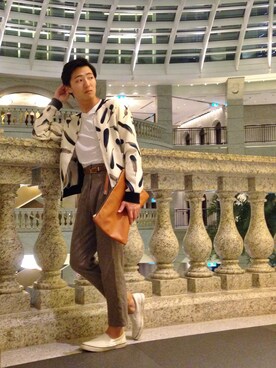 「PULL&BEAR（プルアンドベア）のアイテム（メッセンジャーバッグ）」を使った、由藤輝さん（メンズ・176cm）の秋コーディネート