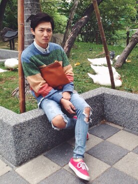 「PULL&BEAR（プルアンドベア）のアイテム（メッセンジャーバッグ）」を使った、由藤輝さん（メンズ・176cm）の秋コーディネート