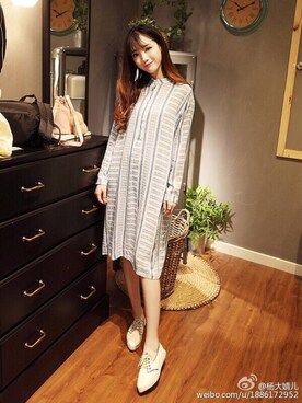 「自主品牌のアイテム（ワンピース、ブルー系）」を使った、杨大婧儿さん（レディース・165cm）の秋コーディネート