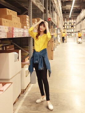 「自主品牌のアイテム（シャツ/ブラウス、イエロー系）」を使った、杨大婧儿さん（レディース・165cm）の秋コーディネート