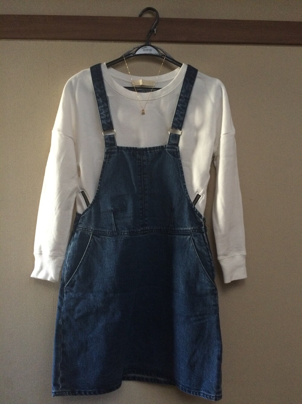 「ootd、white、denim」｜「MOUSSYのアイテム（デニムスカート、ブルー系）」を使った、🐷🌟RUKA🌟💗さん（レディース・161cm）の秋コーディネートの1枚目の写真