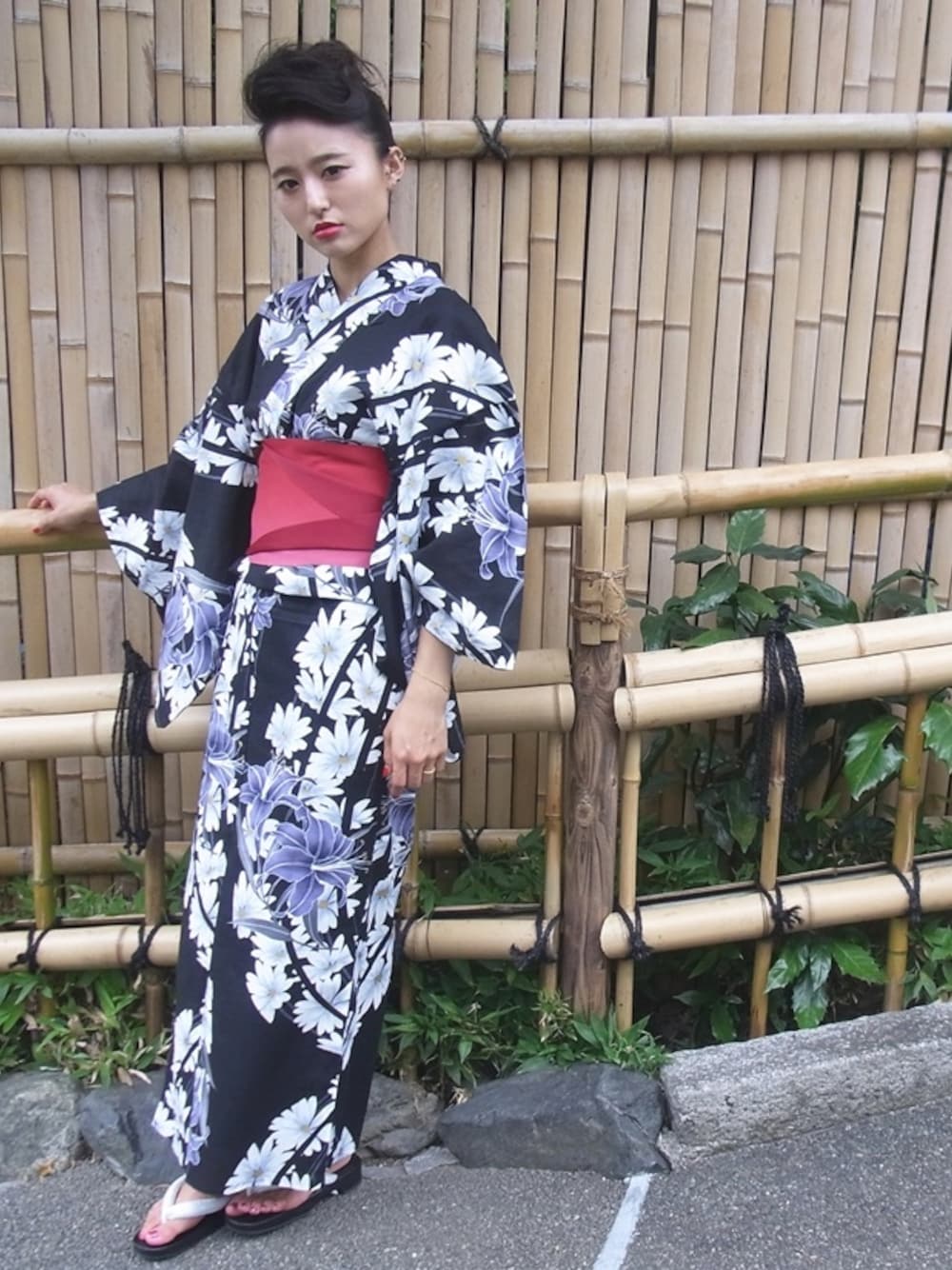 「浴衣、祭り、ヘアアレンジ、アップスタイル、夏、コーディネート、夏コーデ、クラッチバッグ、かごバッグ、赤リップ」｜「CATERINA BERTINIのアイテム（クラッチバッグ、ブラック系）」を使った、Tomomi💋さん（レディース・161cm）の夏コーディネートの1枚目の写真