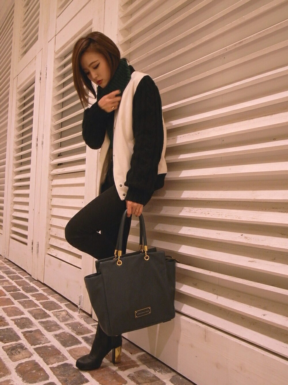 「スタジャン、MARC BY MARC JACOBS、ハイウエスト、EMODA、murua、ハイウエストパンツ、冬、タートルネックニット、ENVYM、グリーン×ブラック」｜「MURUAのアイテム（ニット/セーター、グリーン系）」を使った、Tomomi💋さん（レディース・161cm）の秋コーディネートの1枚目の写真
