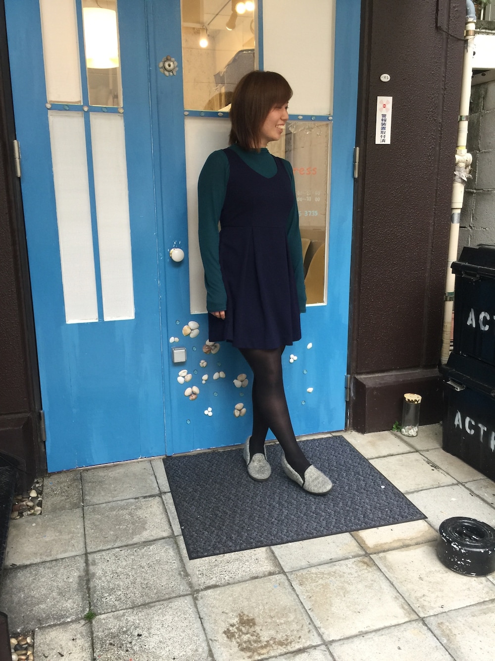 「プリーツスカート、タートルネック、ネイビー」｜「GUのアイテム（ワンピース、ブルー系）」を使った、yukiさん（レディース・157cm）の春コーディネートの1枚目の写真