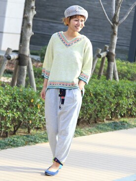「総柄トップス」｜「アイテム（ハンチング/ベレー帽）」を使った、mikaさん（レディース・160cm）の春コーディネート