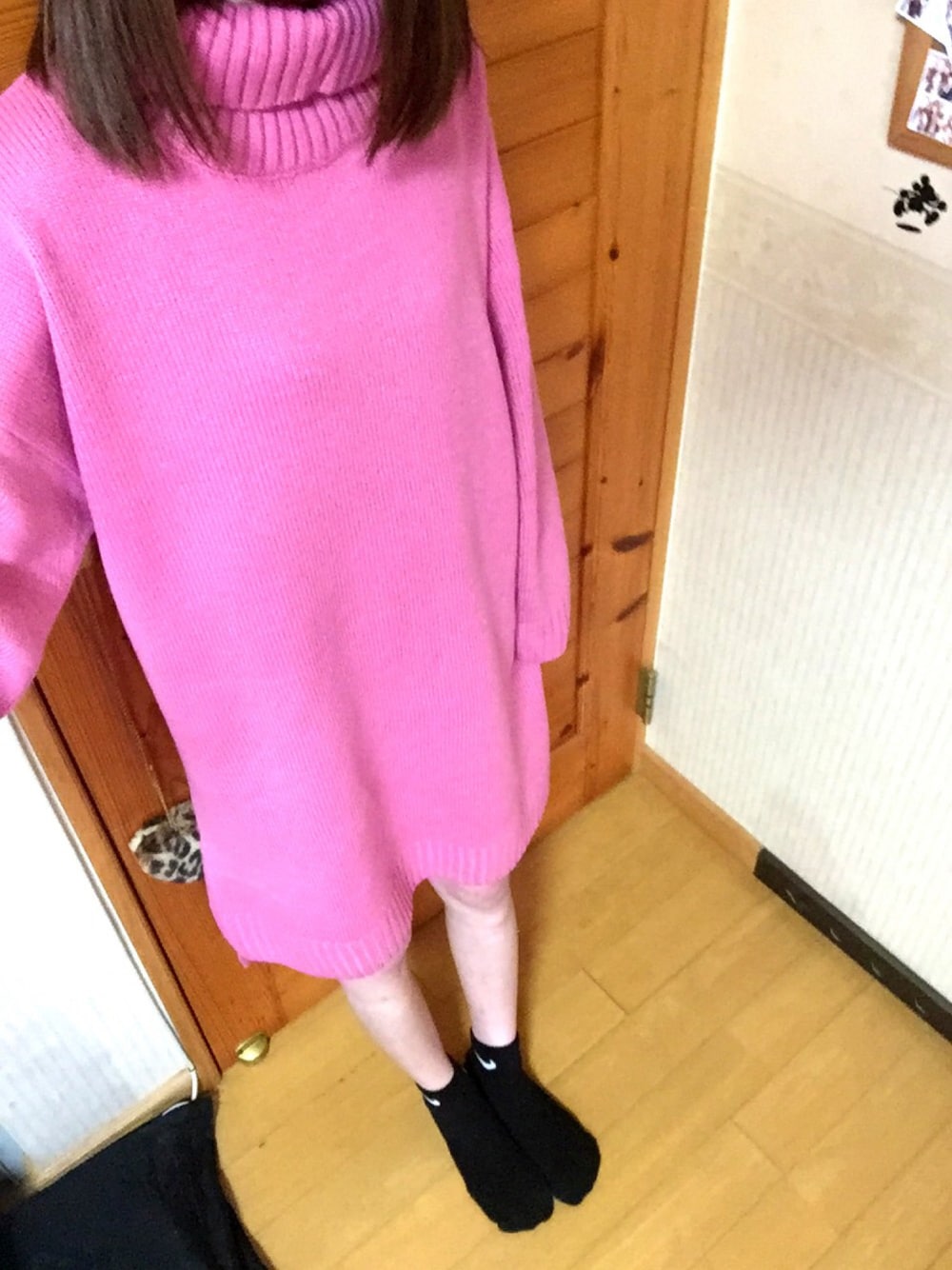 「ピンク、シンプルコーデ、ニット、ニットワンピース、クラッチバッグ」｜「fifthのアイテム（ワンピース、ピンク系）」を使った、みさんさん（レディース・154cm）の春コーディネートの1枚目の写真