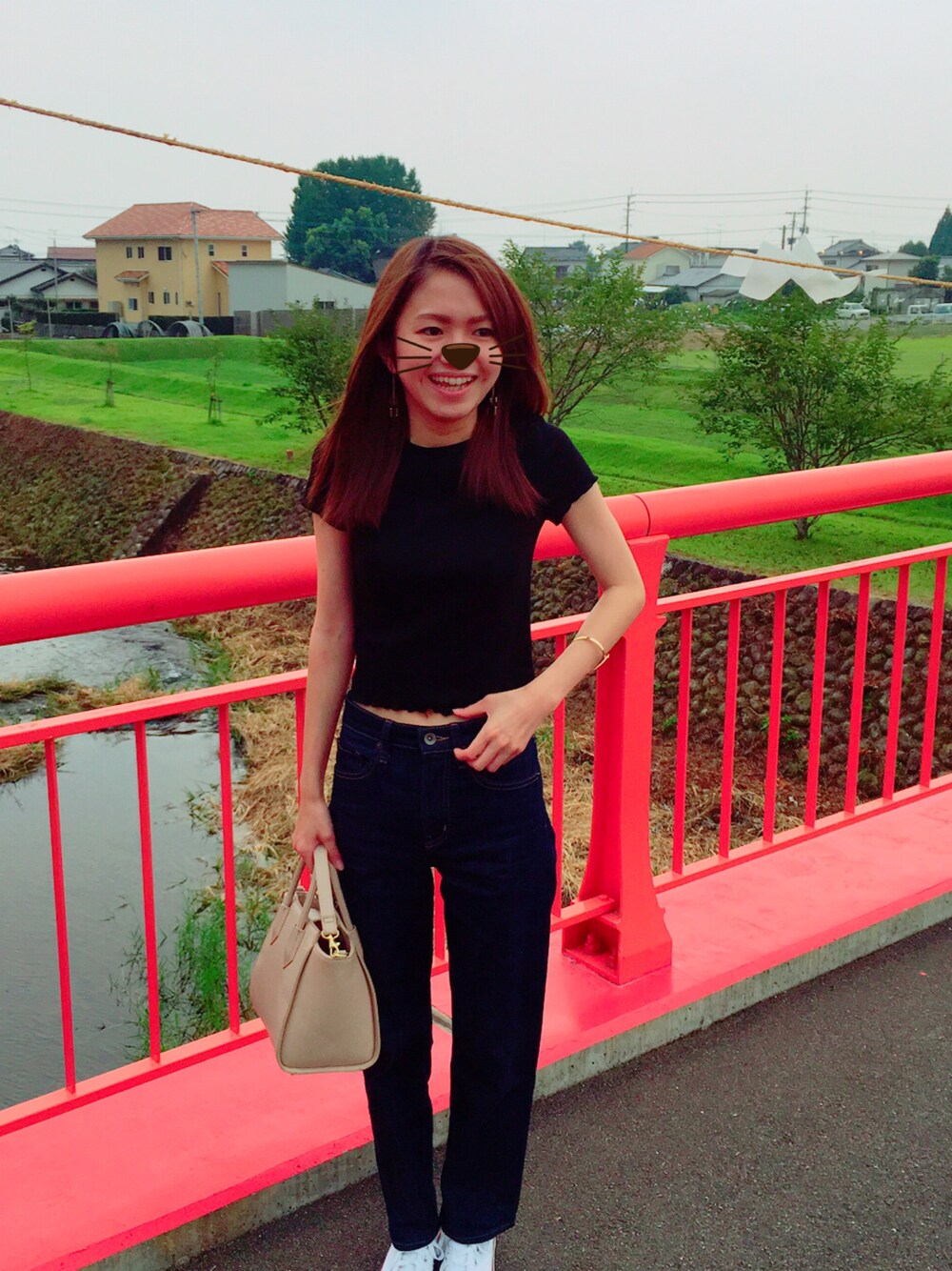 「プチプラ、デニムパンツ、UNIQLO、converse、GU、H&M」｜「H&M DIVIDEDのアイテム（Tシャツ/カットソー、ブラック系）」を使った、みさんさん（レディース・155cm）の夏コーディネートの1枚目の写真