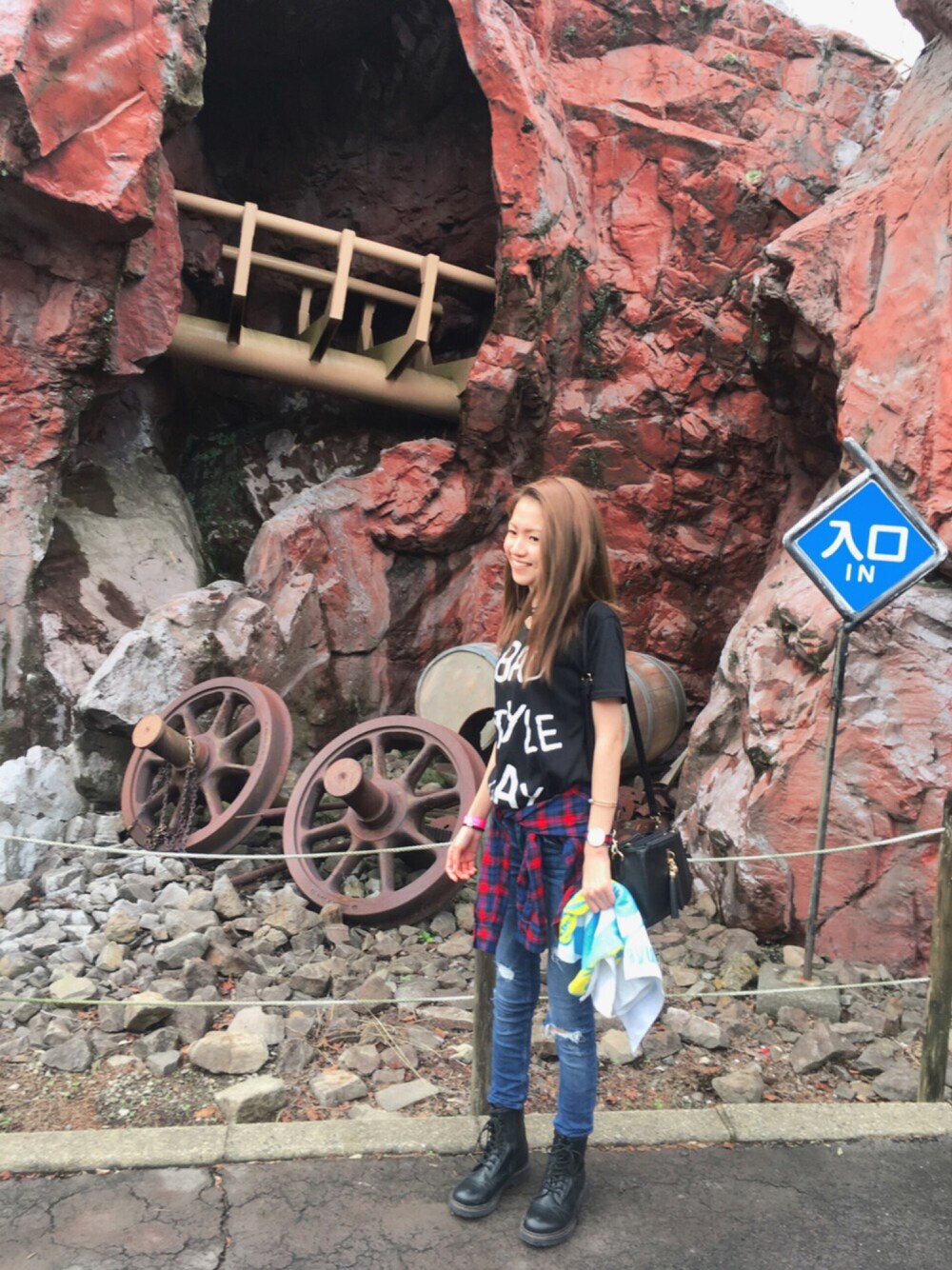 「チェックシャツ、秋コーデ、プチプラ、ootd、ロック、ZARA、H&M、レースアップブーツ、休日スタイル」｜「H&M DIVIDEDのアイテム（ポロシャツ、レッド系）」を使った、みさんさん（レディース・154cm）の秋コーディネートの1枚目の写真