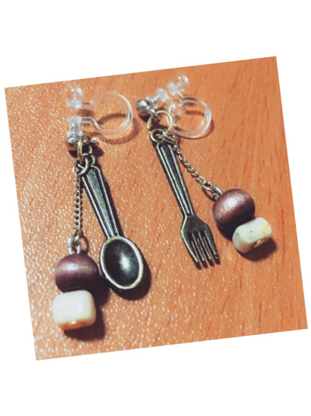 「handmade、イヤリング、こっこ」｜「made by Cocco.のアイテム（イヤリング、ブラウン系）」を使った、cocco.さん（レディース・162cm）の冬コーディネートの1枚目の写真