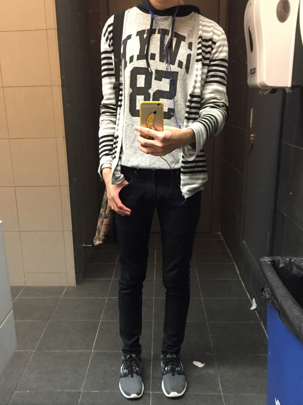 「daily look」｜「NIKEのアイテム（スニーカー、グレー系）」を使った、kitelvvさん（メンズ・177cm）の秋コーディネートの1枚目の写真