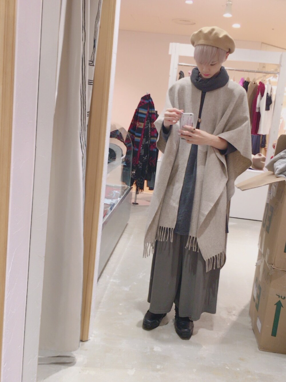 「古着MIX、古着、モード、秋コーデ」｜「usedのアイテム（ポンチョ、ベージュ系）」を使った、みずしましょさん（メンズ・172cm）の秋コーディネートの1枚目の写真