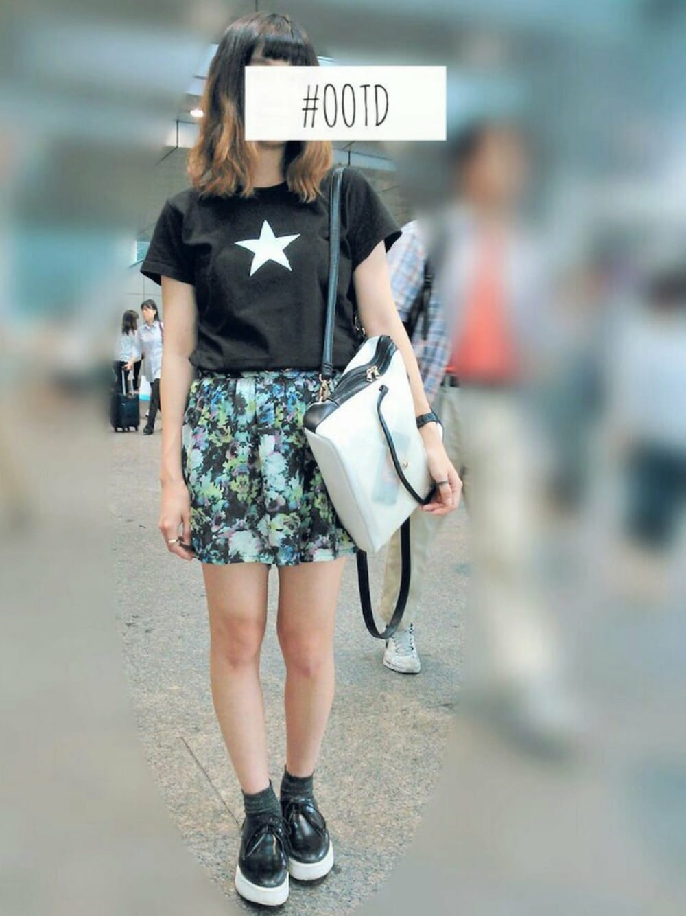 「クリアバッグ、厚底シューズ、トップスイン、キュロット、ライブスタイル、フェススタイル」｜「agnes b.のアイテム（Tシャツ/カットソー、ブラック系）」を使った、Shihoさん（レディース・158cm）の秋コーディネートの1枚目の写真